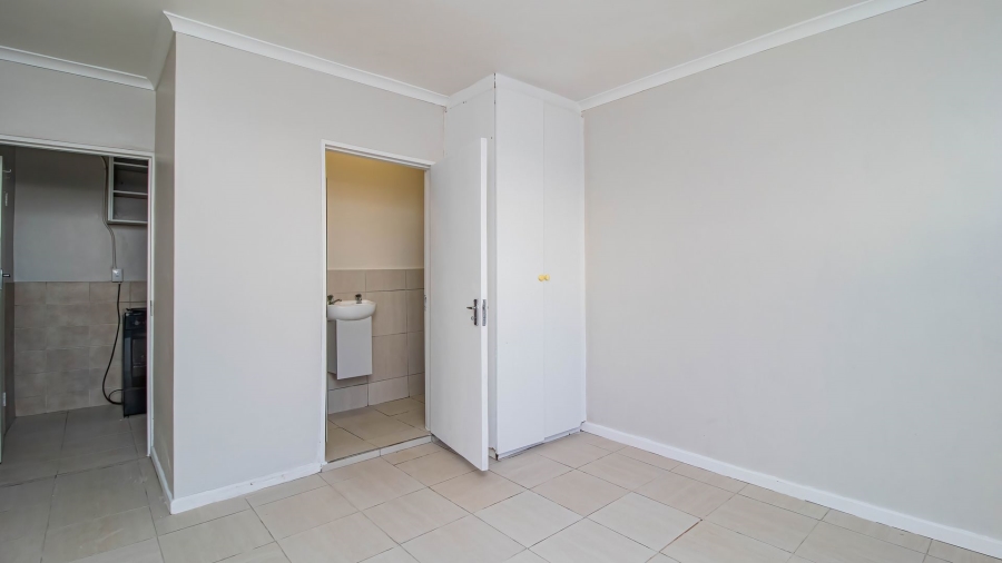 To Let 1 Bedroom Property for Rent in Bishopscourt Western Cape